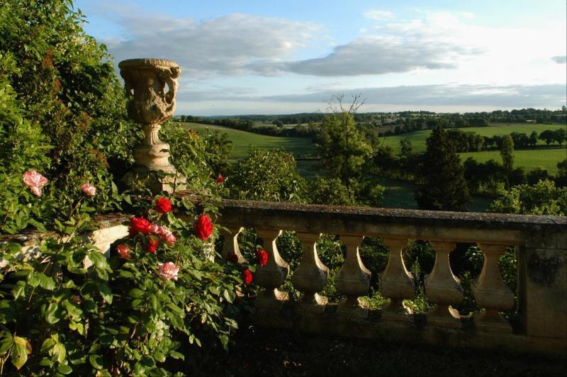 Chateau De Larroque Gimont Buitenkant foto